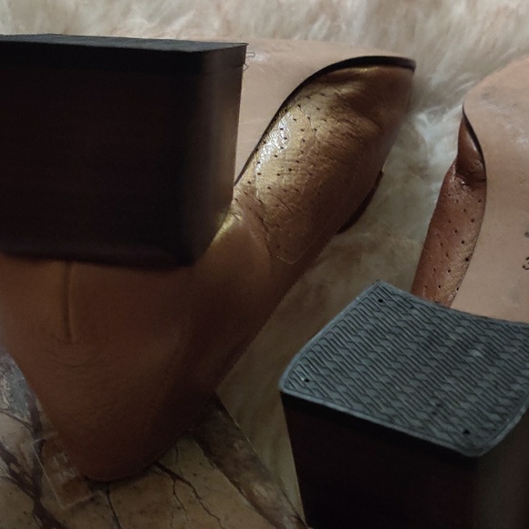 Women's Shoes - Picture 3 of 8